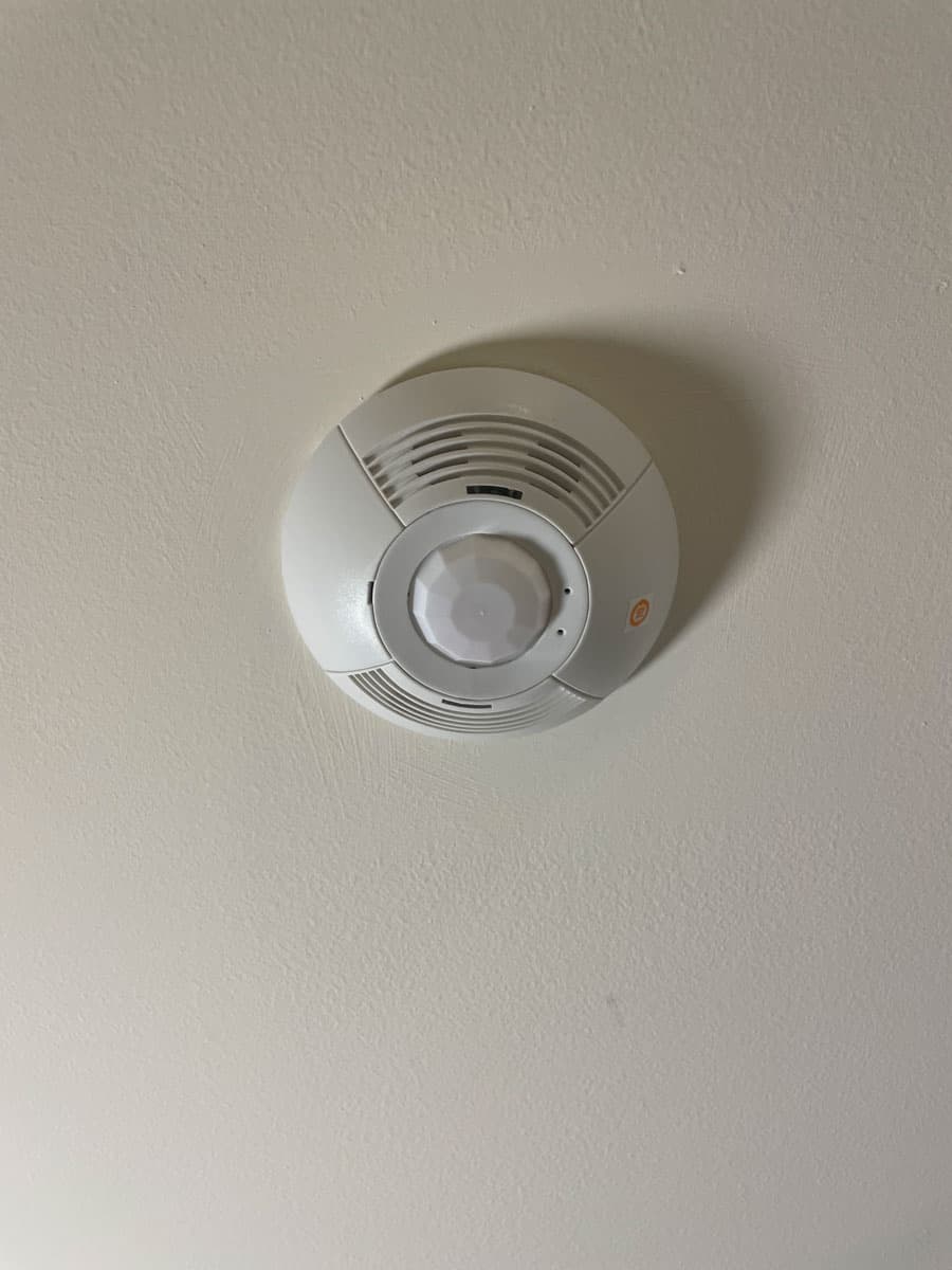 Presence detection for activating hallway lights
