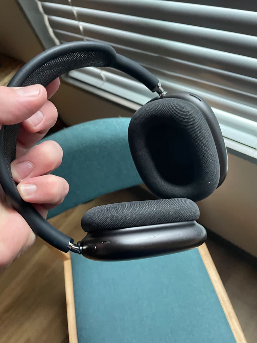 Airpods using accelerometers to pause/play when placed on my head